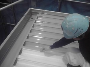 屋根完了、外壁へ